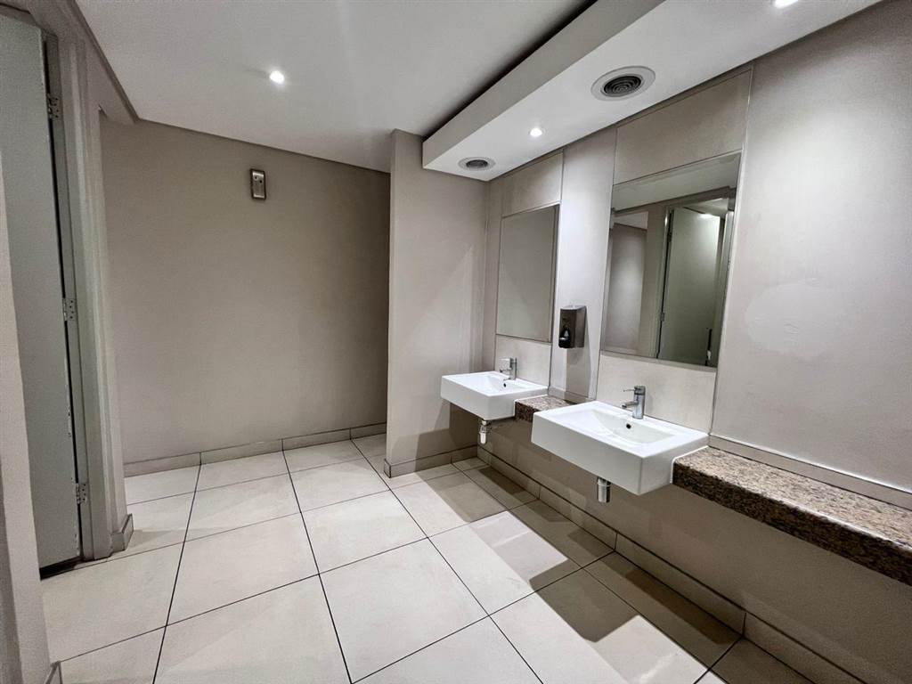 2953  m² Commercial space in Constantia Kloof photo number 29