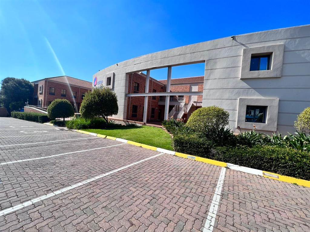 2953  m² Commercial space in Constantia Kloof photo number 1