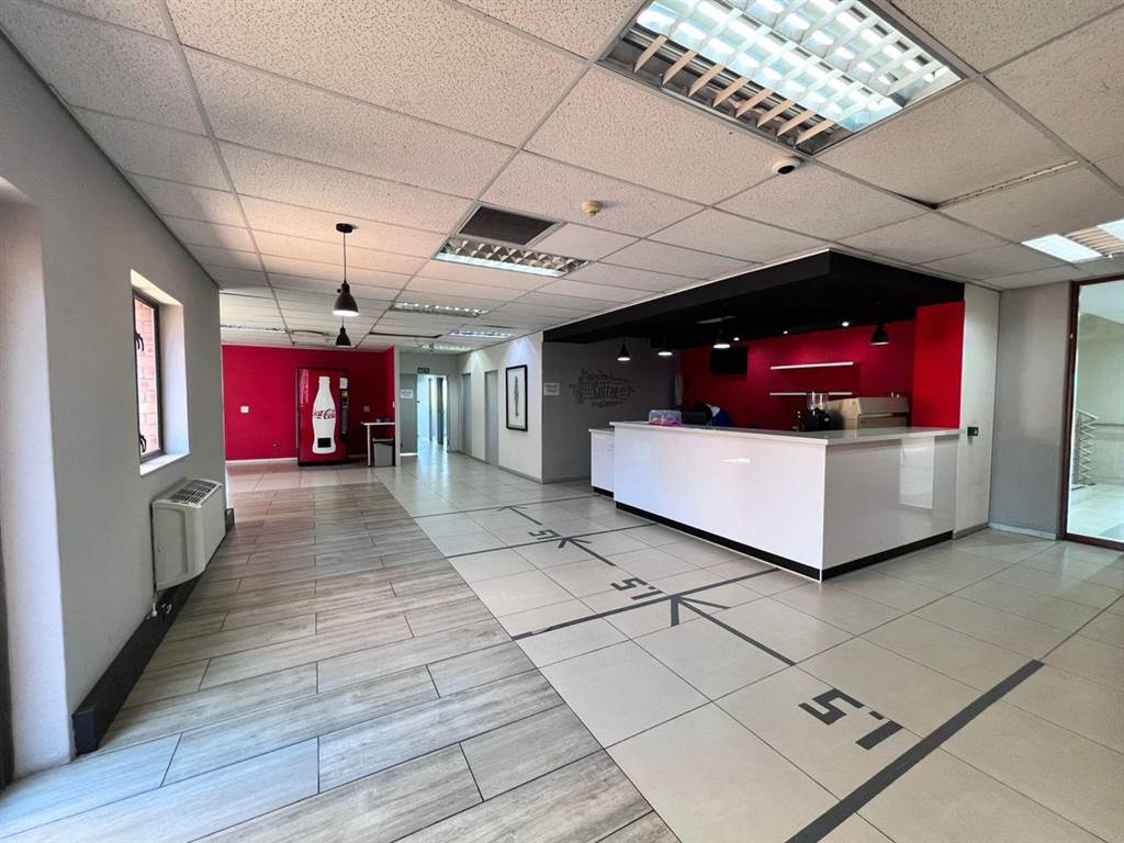 2953  m² Commercial space in Constantia Kloof photo number 10