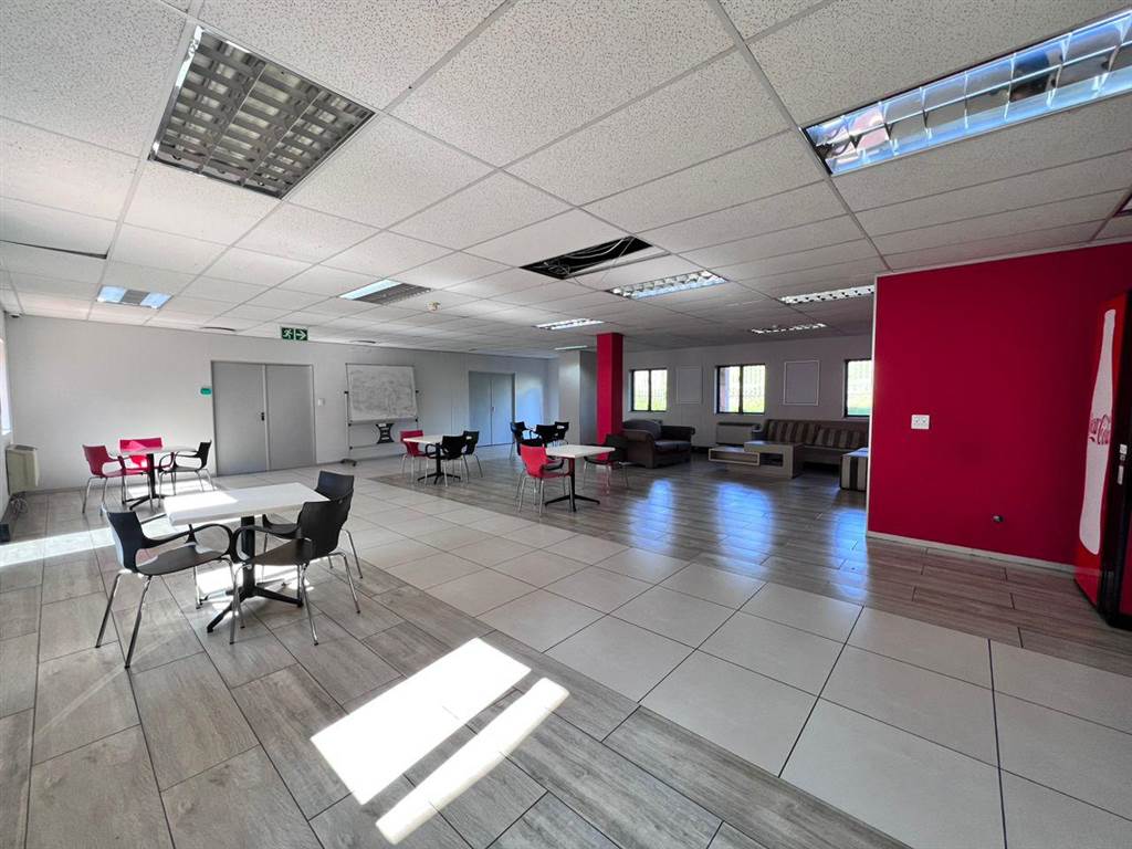 2953  m² Commercial space in Constantia Kloof photo number 11