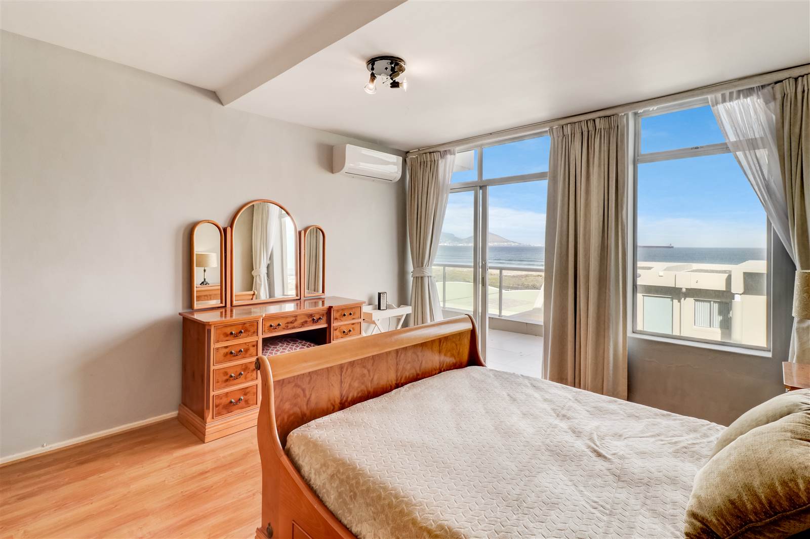 3 Bed Apartment in Bloubergstrand photo number 12