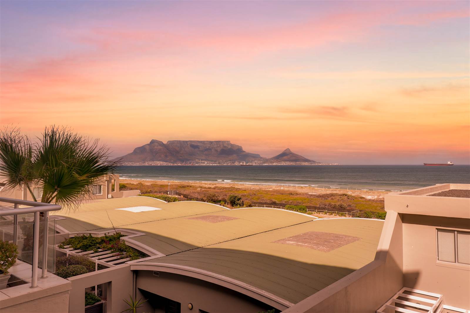 3 Bed Apartment in Bloubergstrand photo number 2