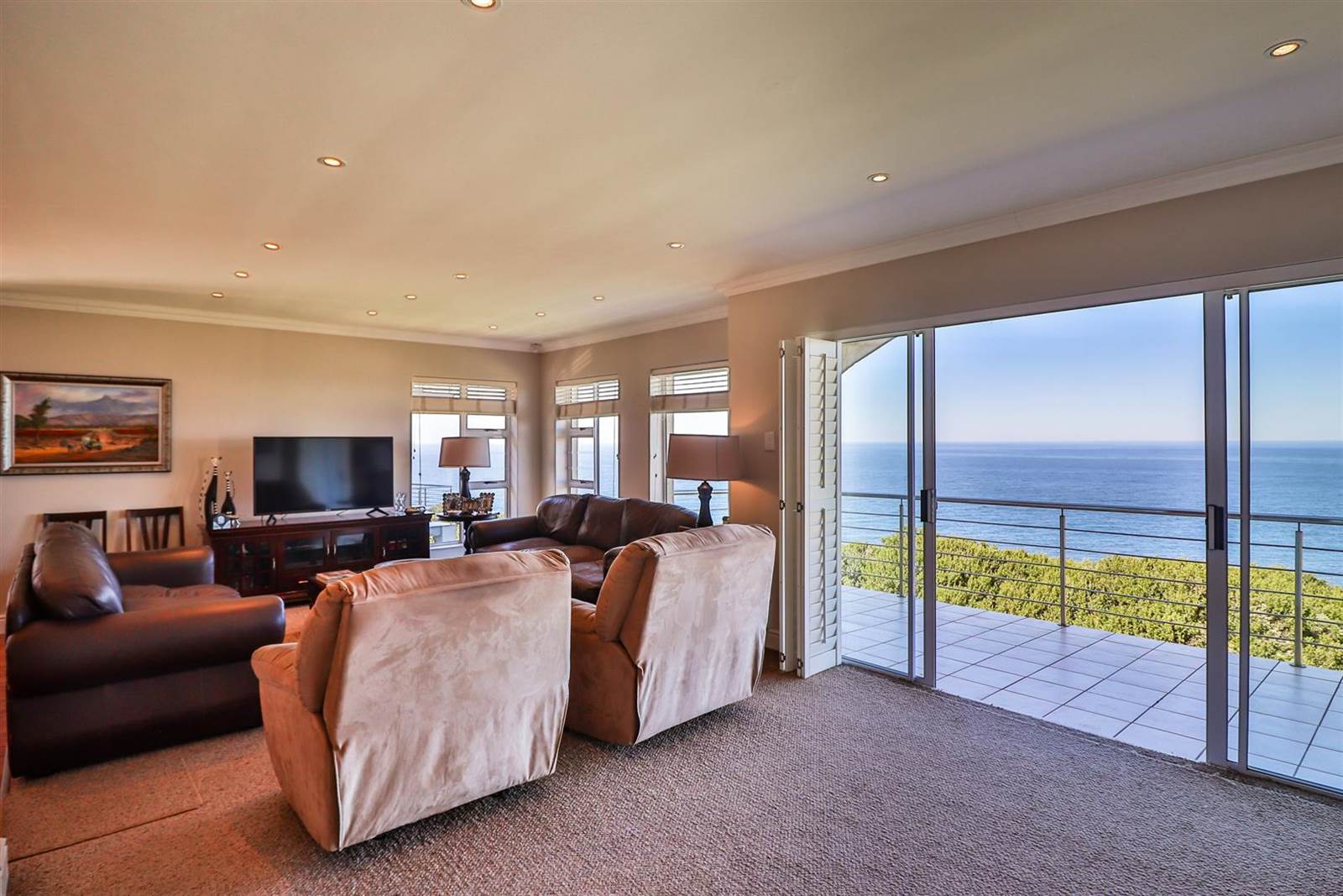 3 Bed House in Mossel Bay Golf Estate photo number 4