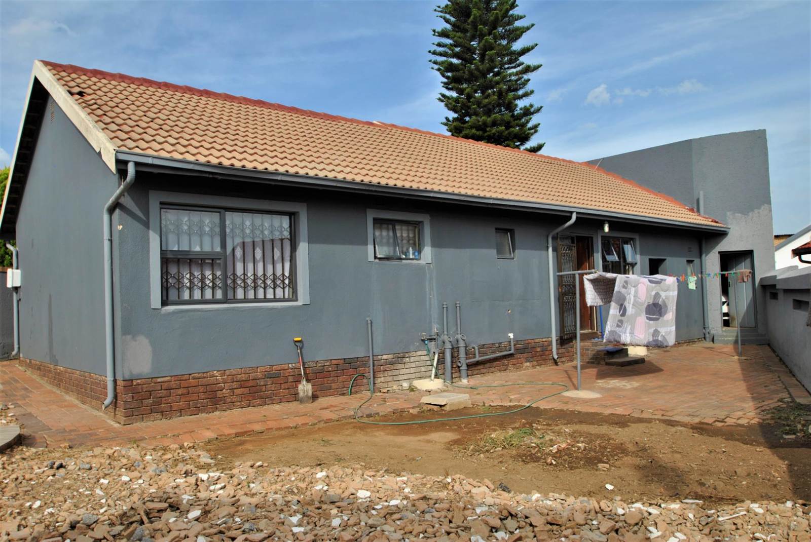 3 Bed House in Diepkloof photo number 1
