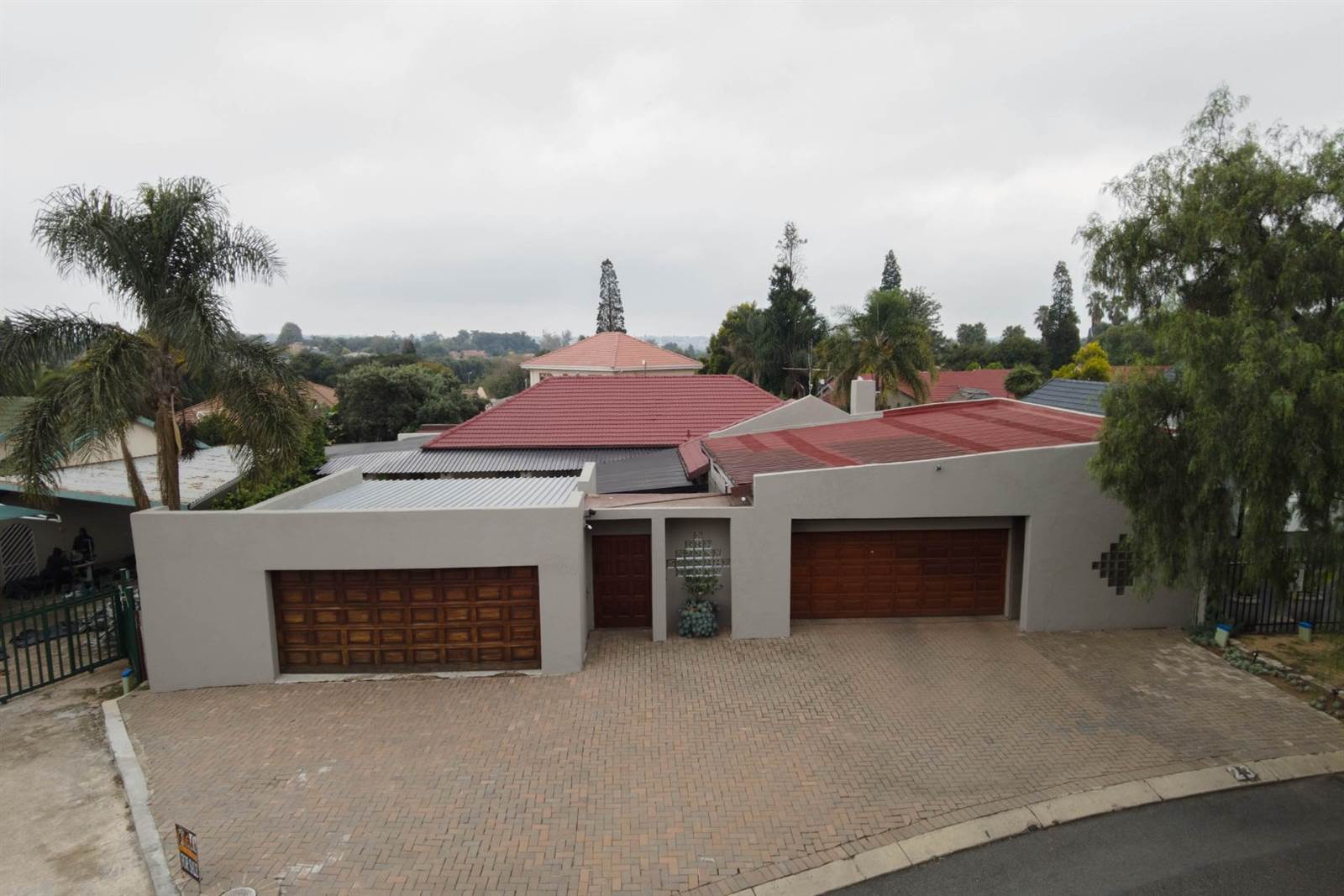 5 Bed House in Glen Marais photo number 3