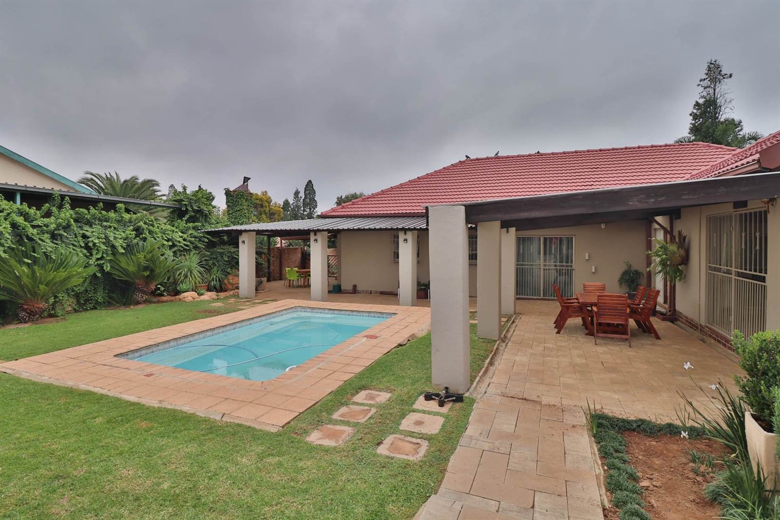 5 Bed House in Glen Marais photo number 4