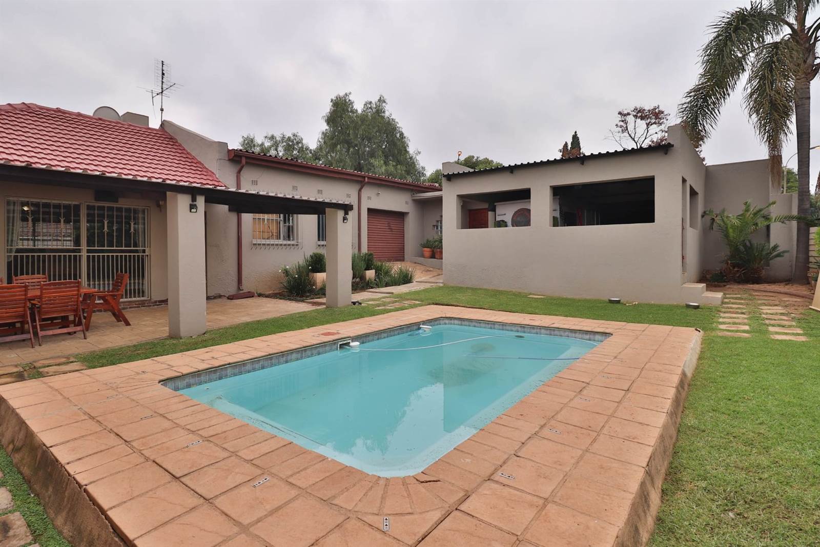 5 Bed House in Glen Marais photo number 9