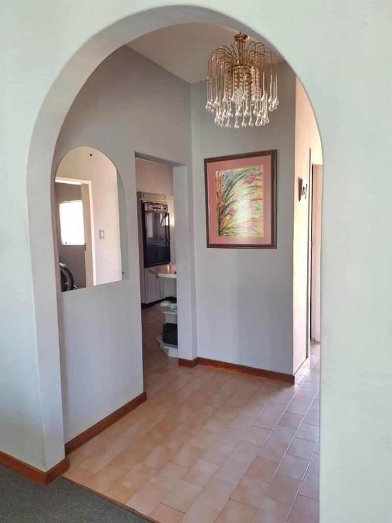 4 Bed Townhouse in Pretoria North photo number 2