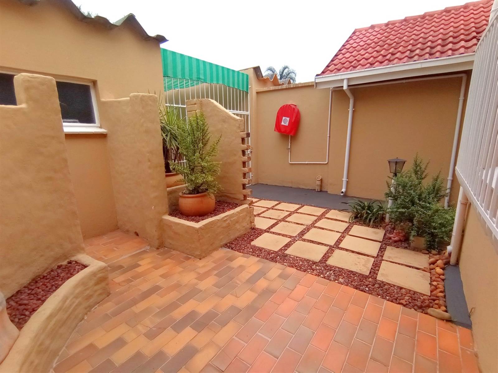 4 Bed Townhouse in Pretoria North photo number 25