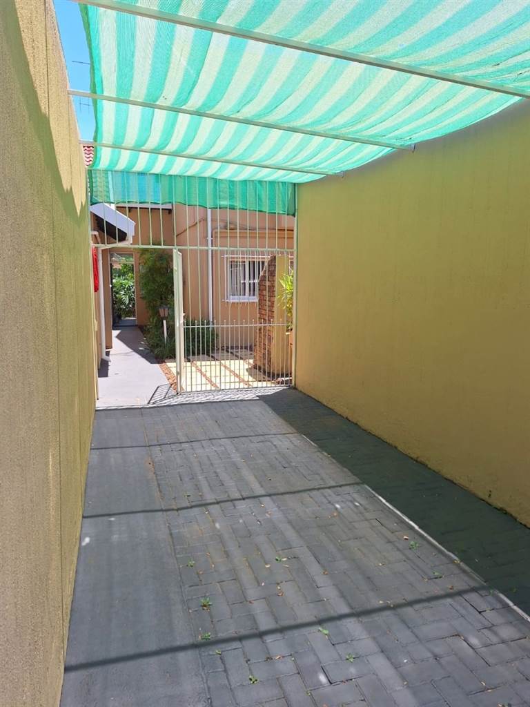 4 Bed Townhouse in Pretoria North photo number 26