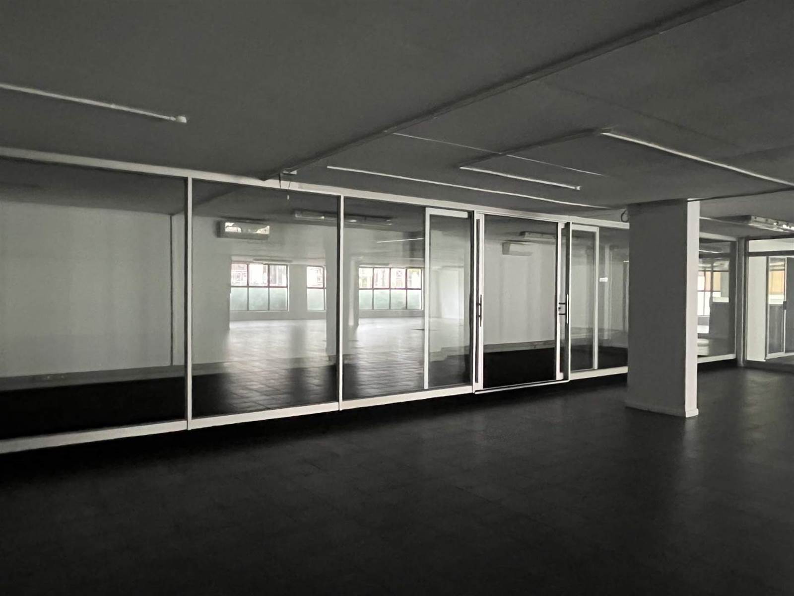 770  m² Office Space in Century City photo number 3