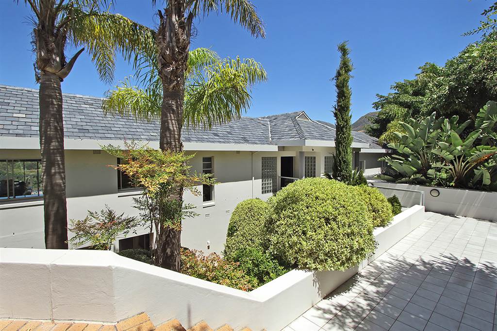 5 Bed House in Constantia photo number 2