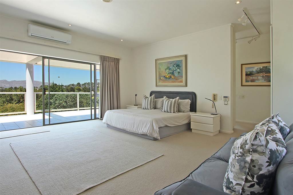5 Bed House in Constantia photo number 13