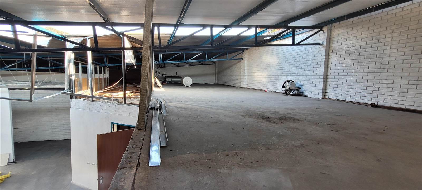 500  m² Industrial space in Stormill photo number 6