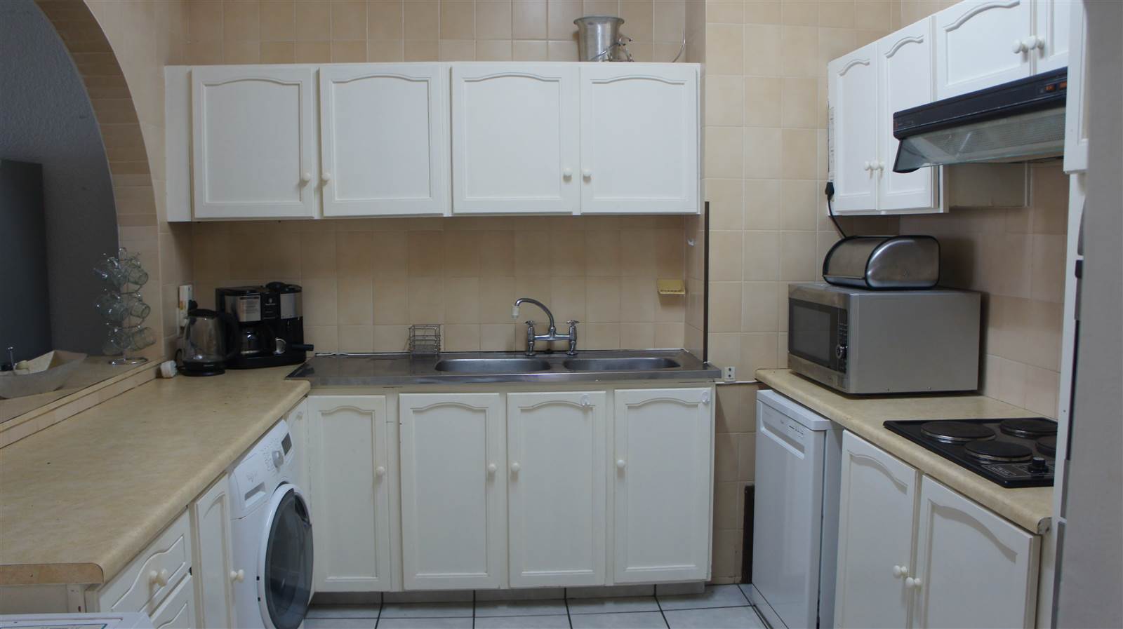3 Bed Flat in Scottburgh Central photo number 7