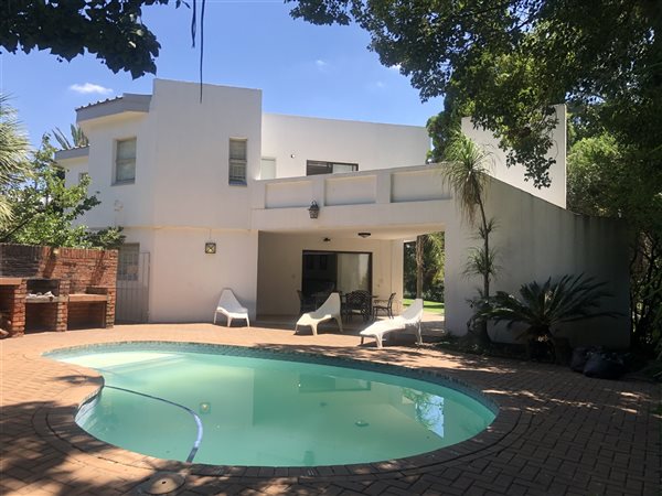 8 Bed House in Parys