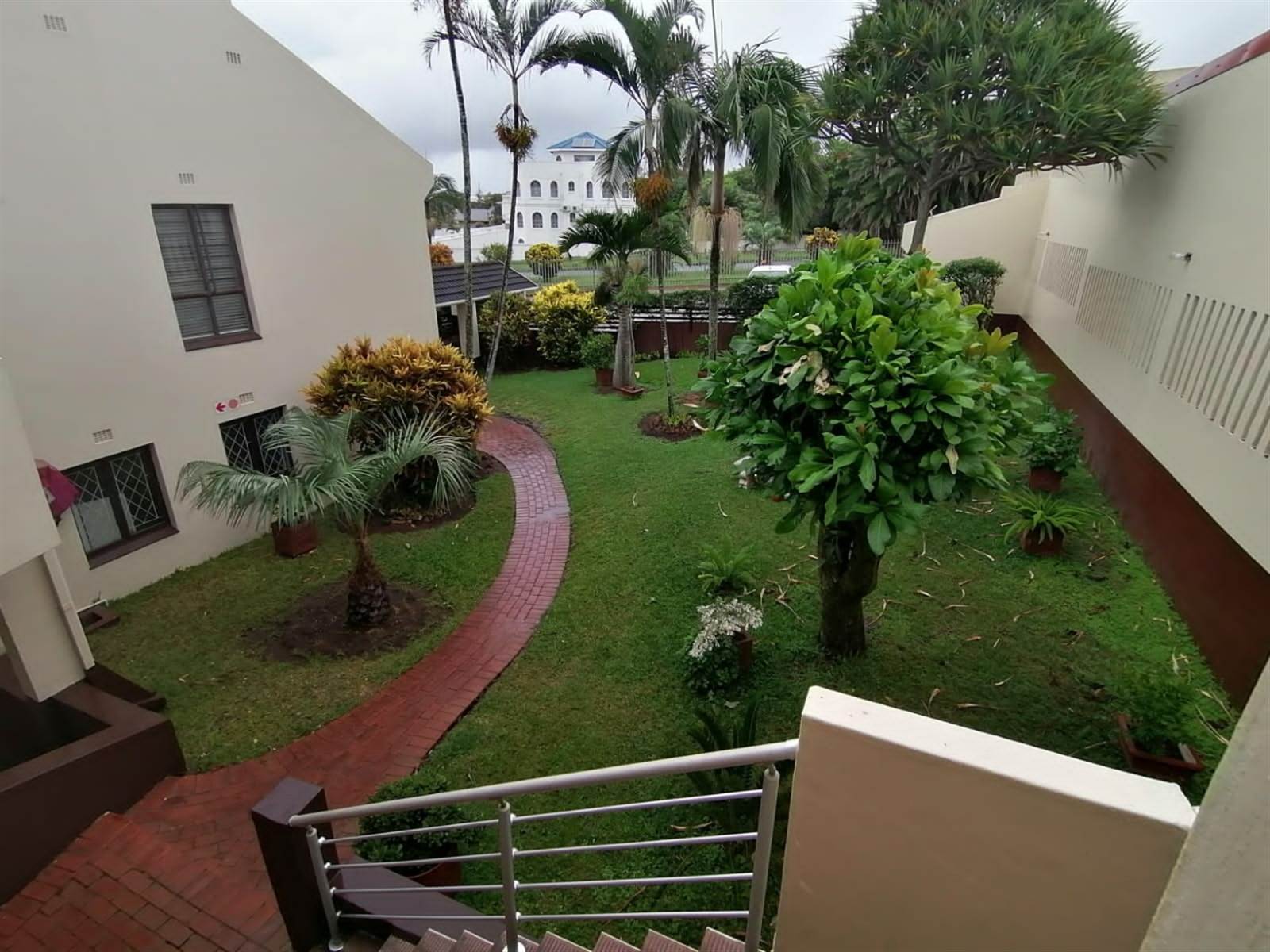 3 Bed Apartment in Scottburgh South photo number 2