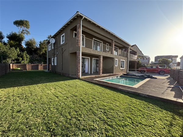4 Bedroom House 4 Bedroom House