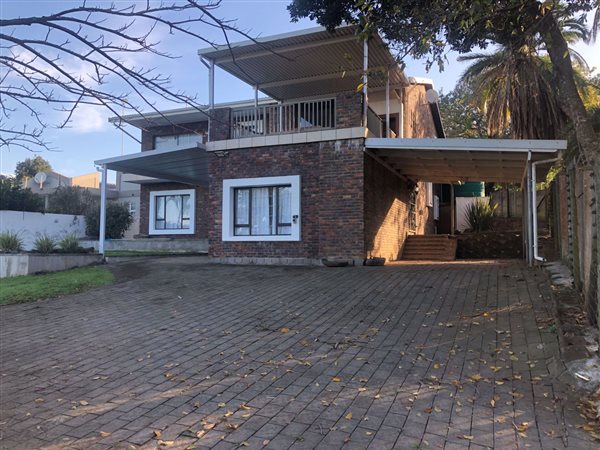 6 Bed House in Leisure Bay