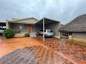 6 Bed House in Bosmont