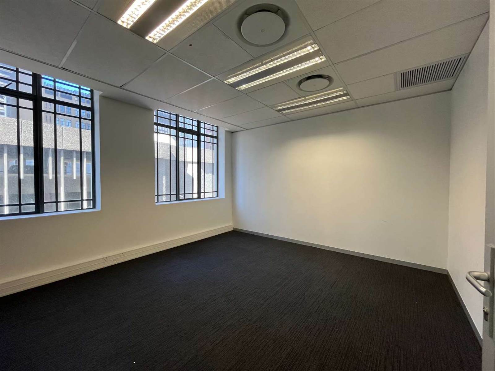340  m² Office Space in Cape Town City Centre photo number 19