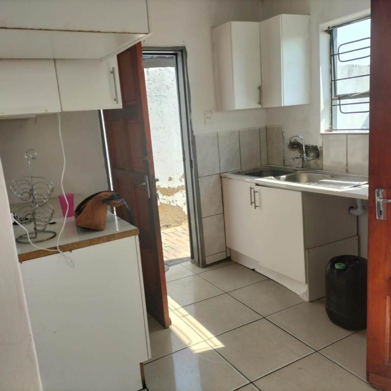 2 Bed House in Diepsloot photo number 5