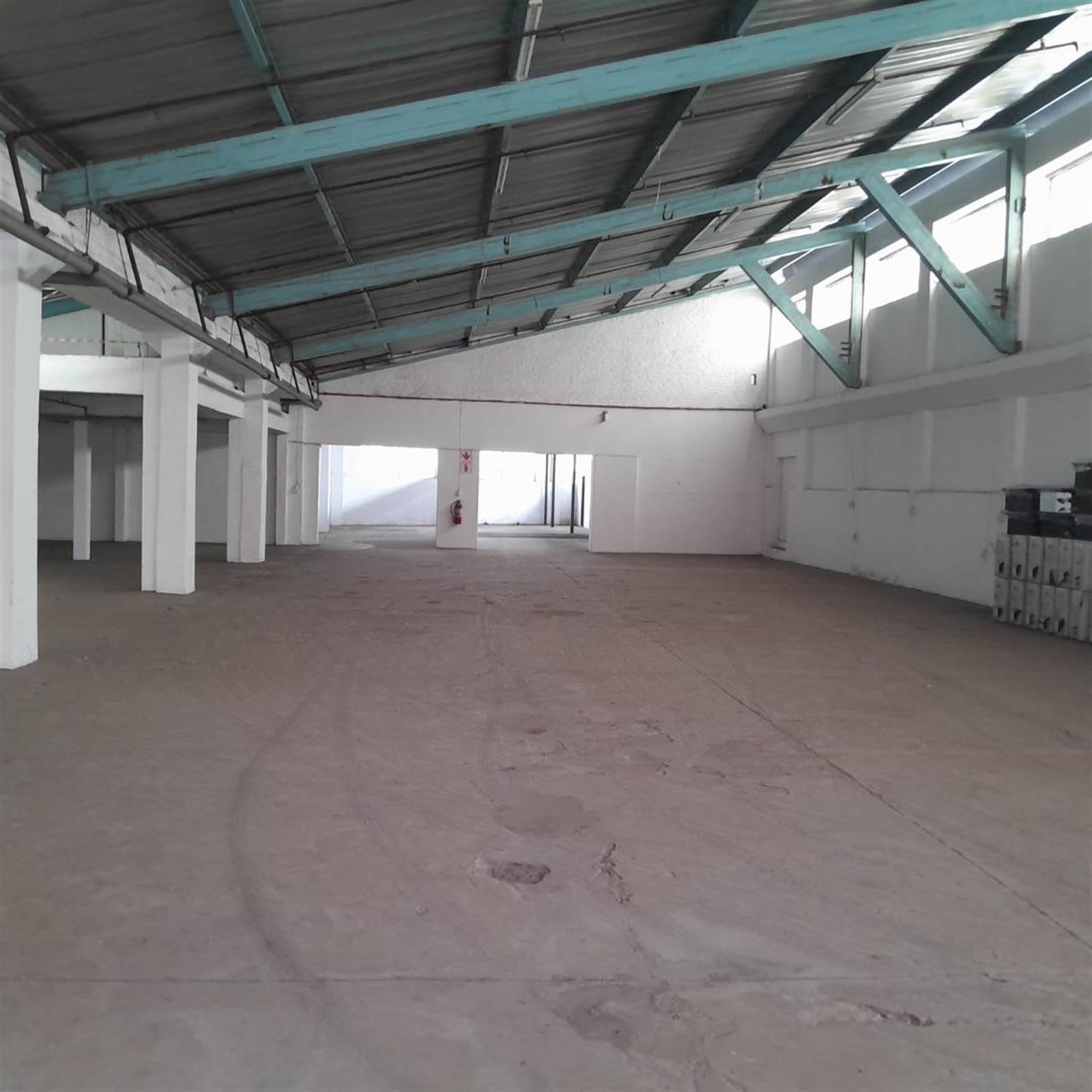 1124  m² Commercial space in Steeledale photo number 2