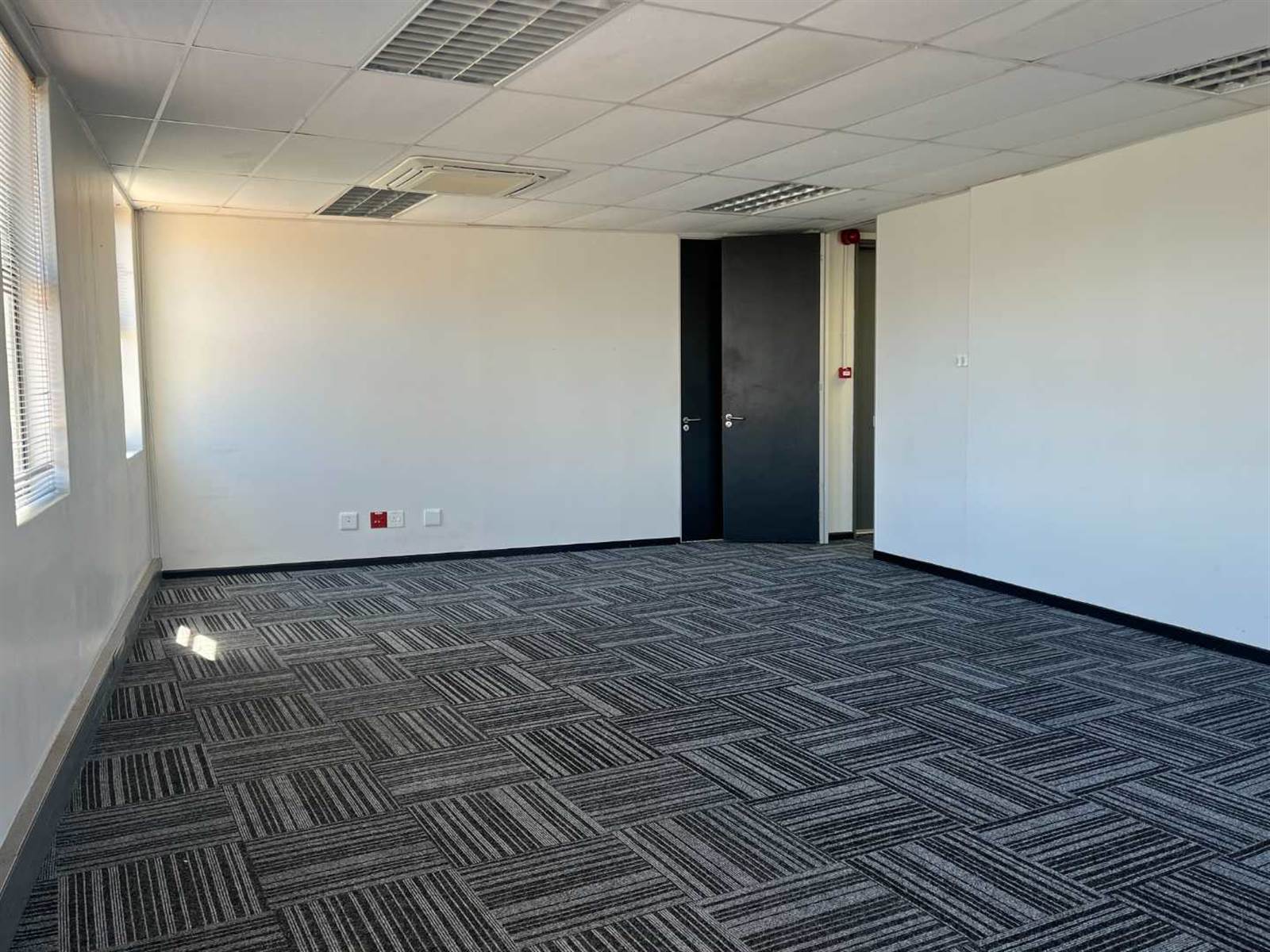 716  m² Office Space in Century City photo number 14