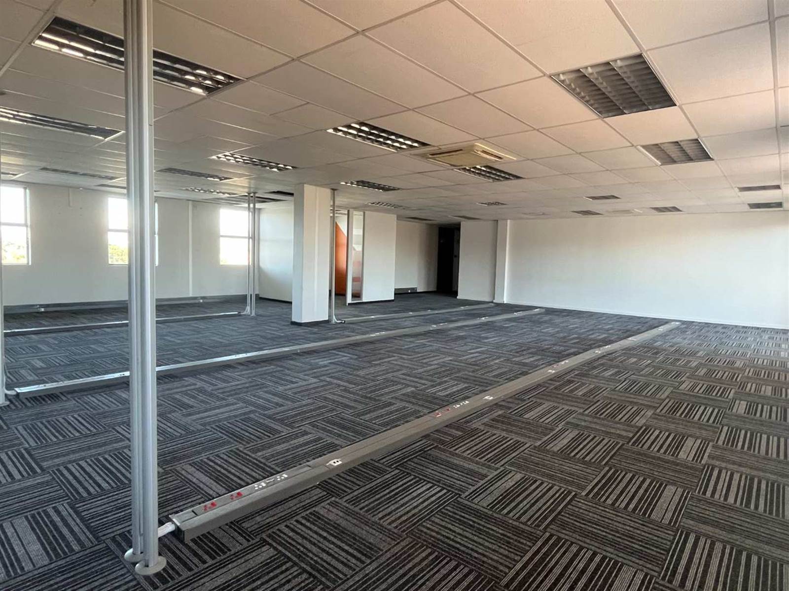 716  m² Office Space in Century City photo number 3