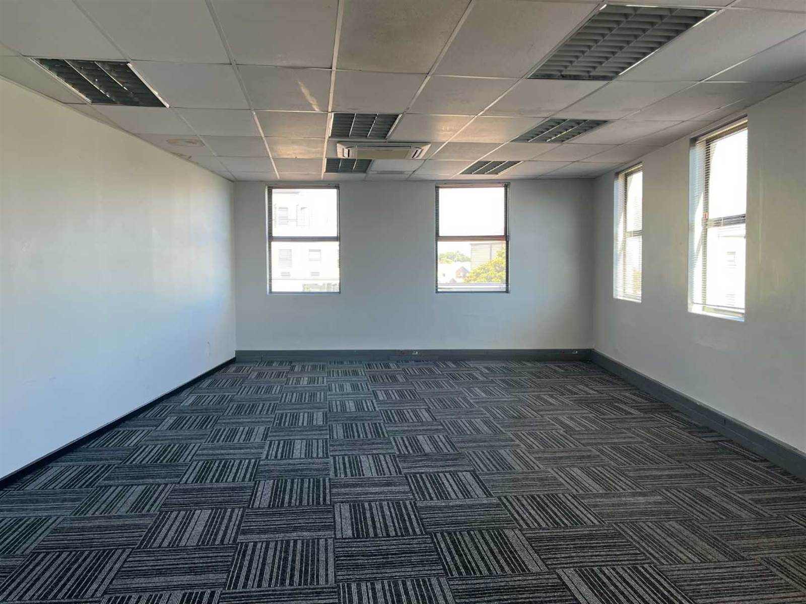 716  m² Office Space in Century City photo number 12