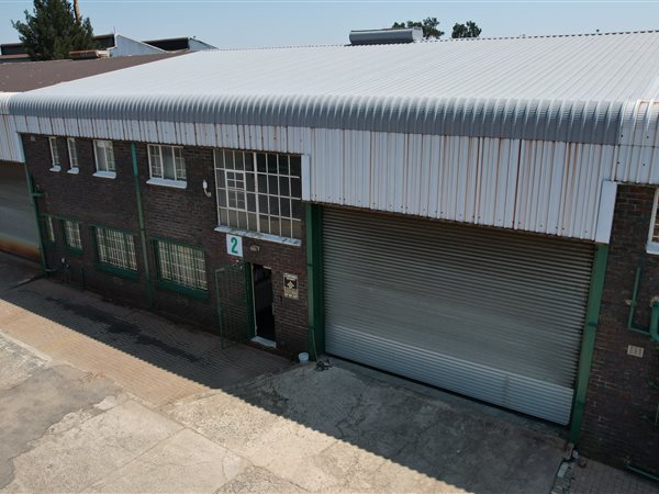 330  m² Industrial space