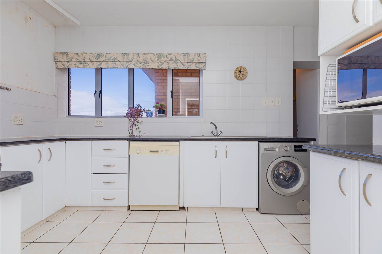 3 Bed Apartment in Wynberg Upper photo number 11