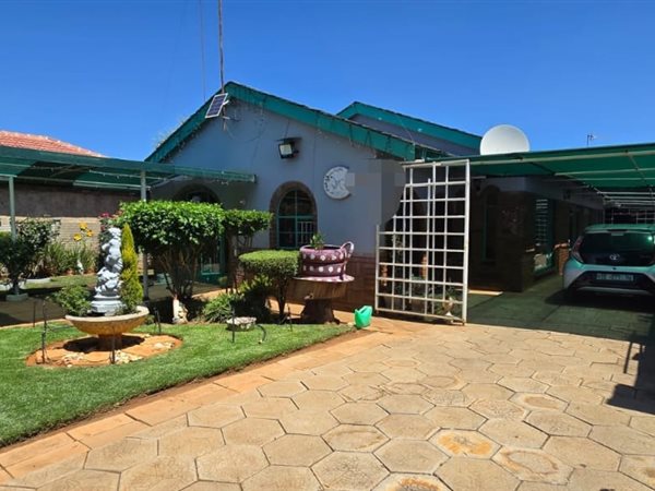 4 Bedroom House 4 Bedroom House