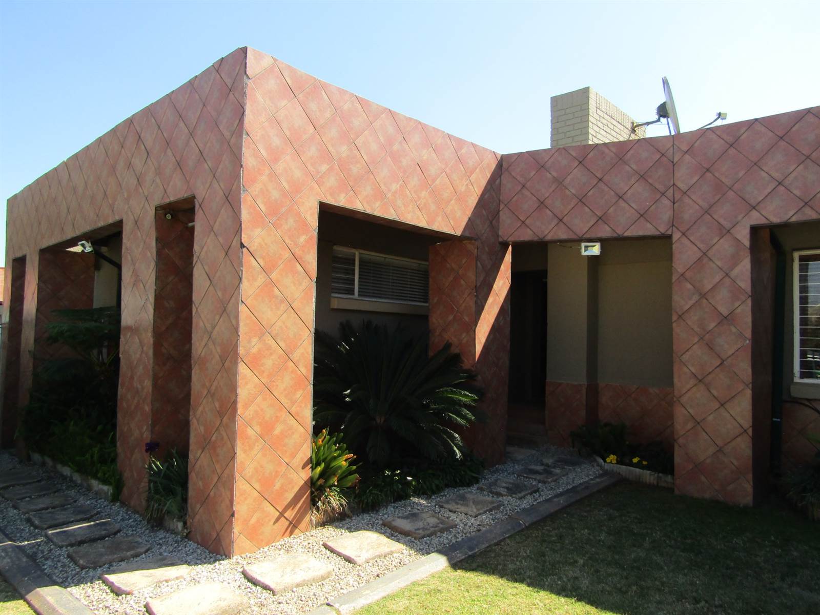 4 Bed House in Krugersdorp North photo number 5