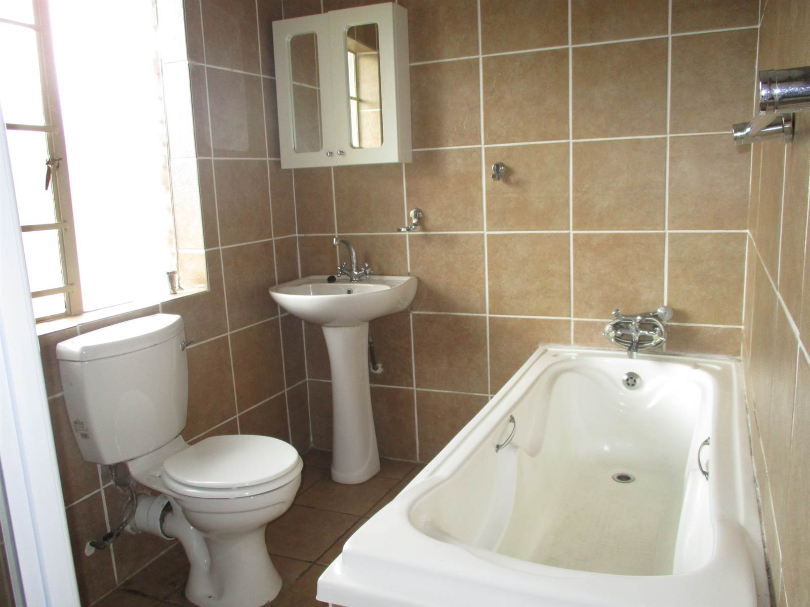 2 Bed Apartment in Lydenburg photo number 9