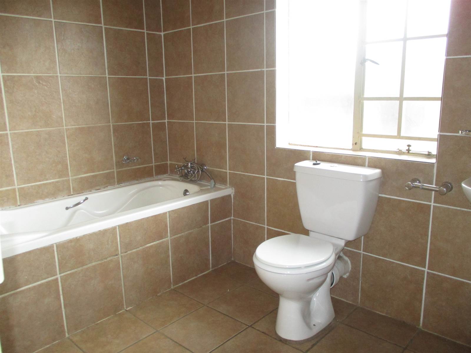 2 Bed Apartment in Lydenburg photo number 10