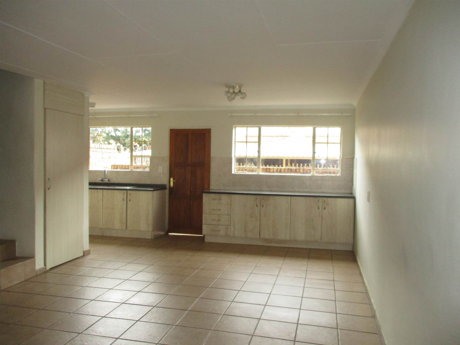 2 Bed Apartment in Lydenburg photo number 2
