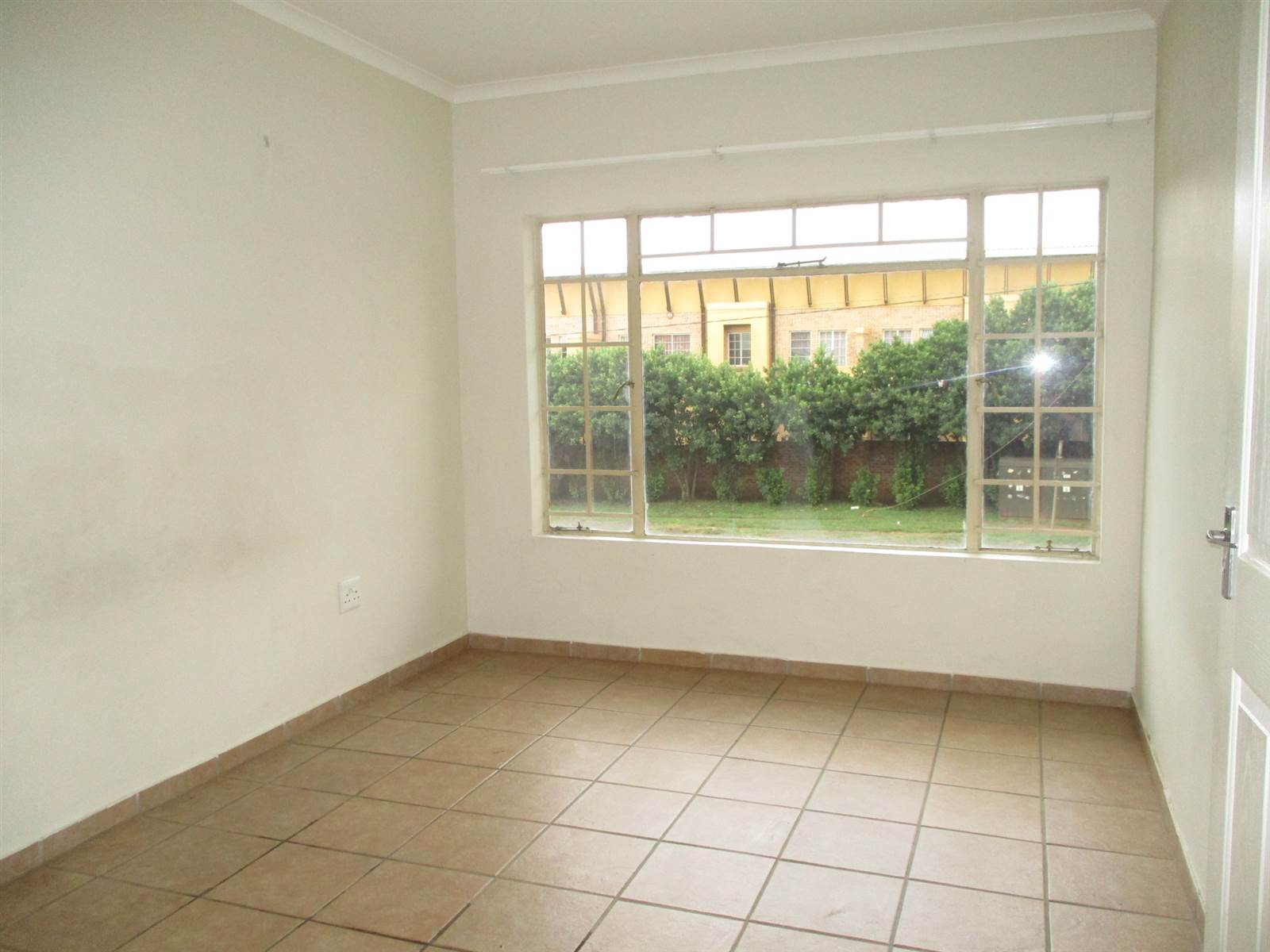 2 Bed Apartment in Lydenburg photo number 5