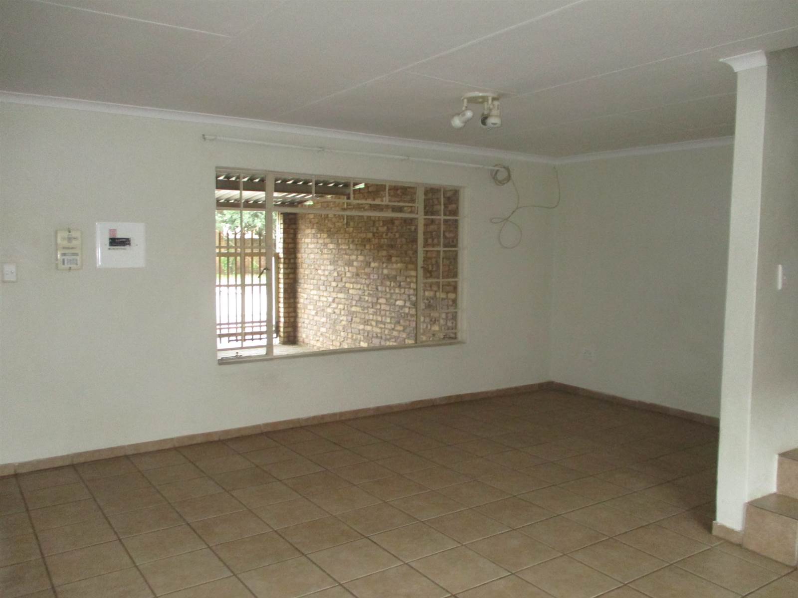 2 Bed Apartment in Lydenburg photo number 3