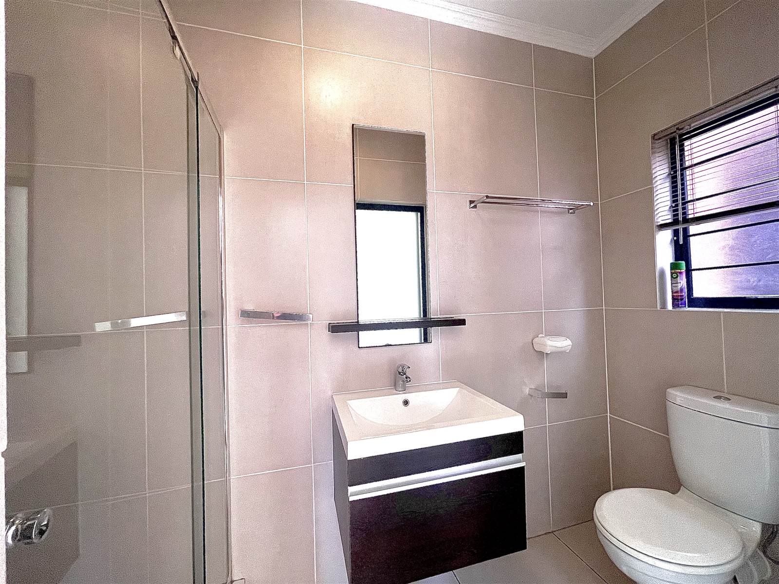 3 Bed Apartment in Fourways photo number 10