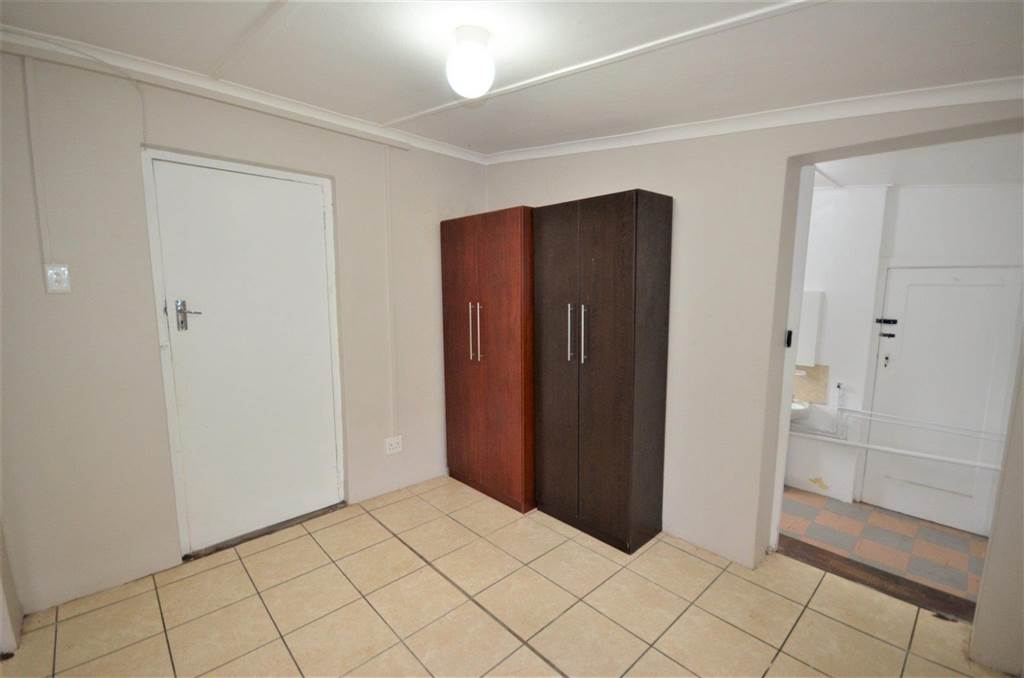 1 Bed Apartment in Bonnie Doone photo number 6