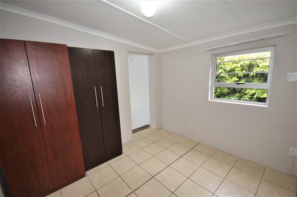 1 Bed Apartment in Bonnie Doone photo number 5