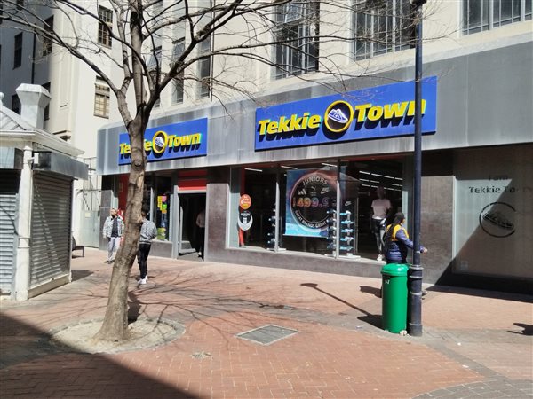 768  m² Retail Space