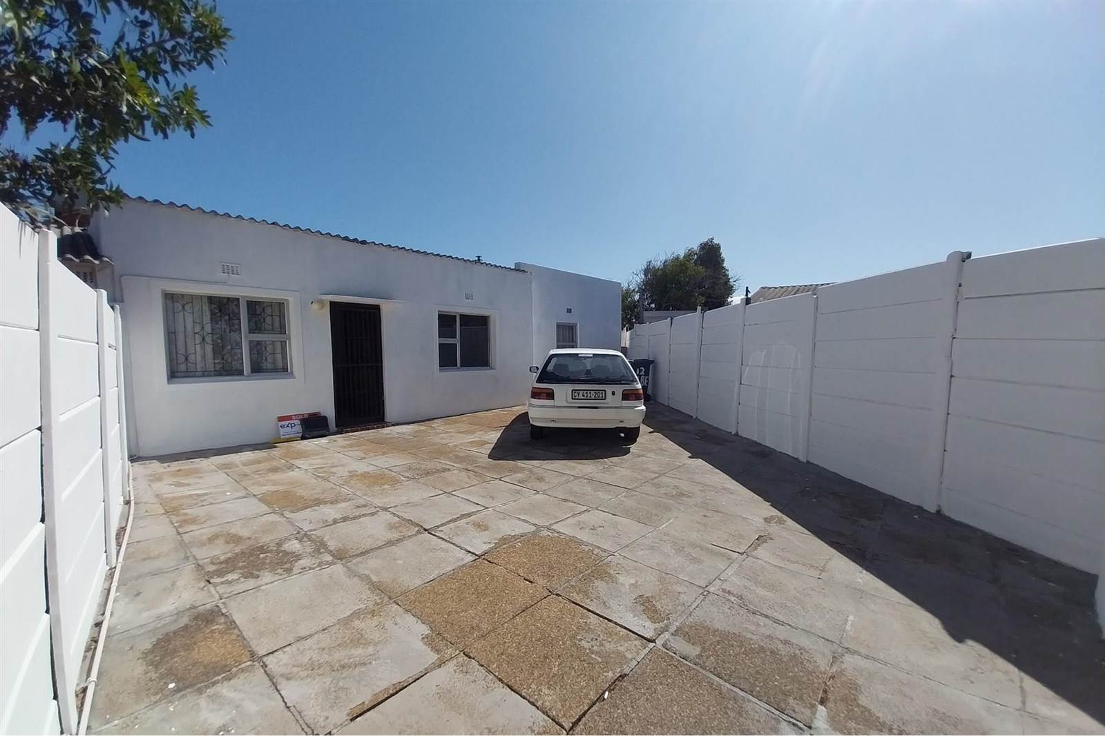 3 Bed House in Manenberg photo number 2