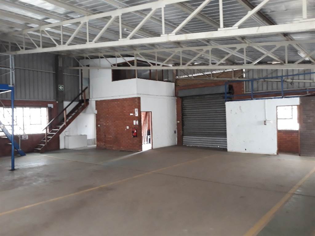 200  m² Industrial space in Alton photo number 4