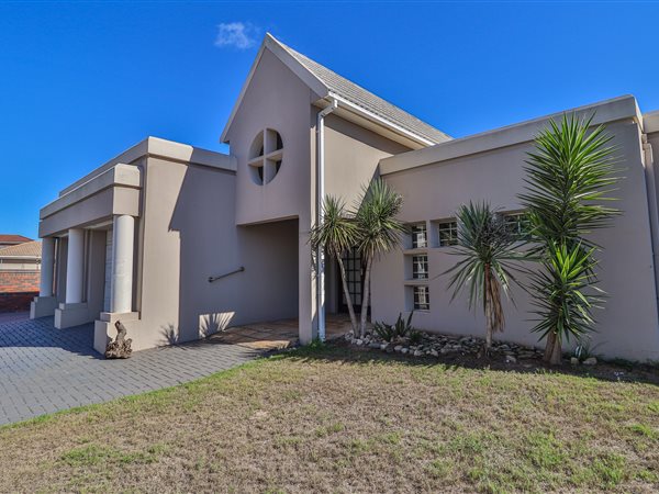 5 Bed House in Summerstrand