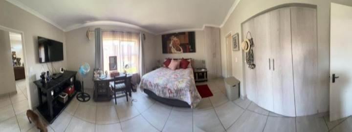 2 Bed Townhouse in Glen Marais photo number 12