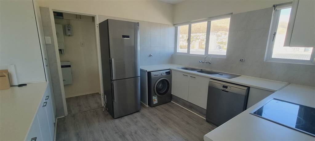 3 Bed Apartment in Mouille Point photo number 10