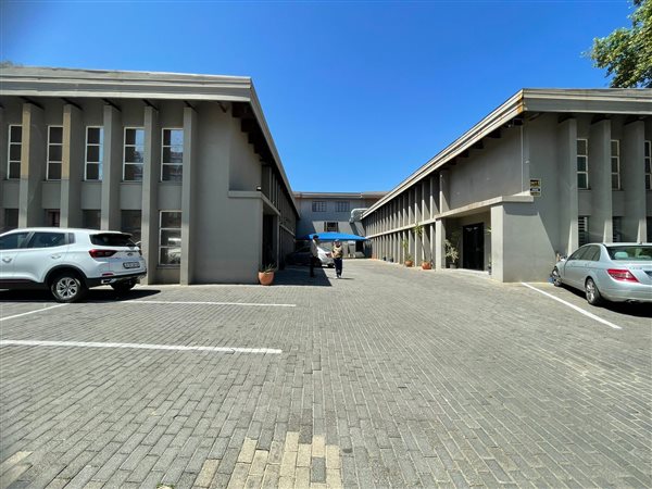 280  m² Commercial space