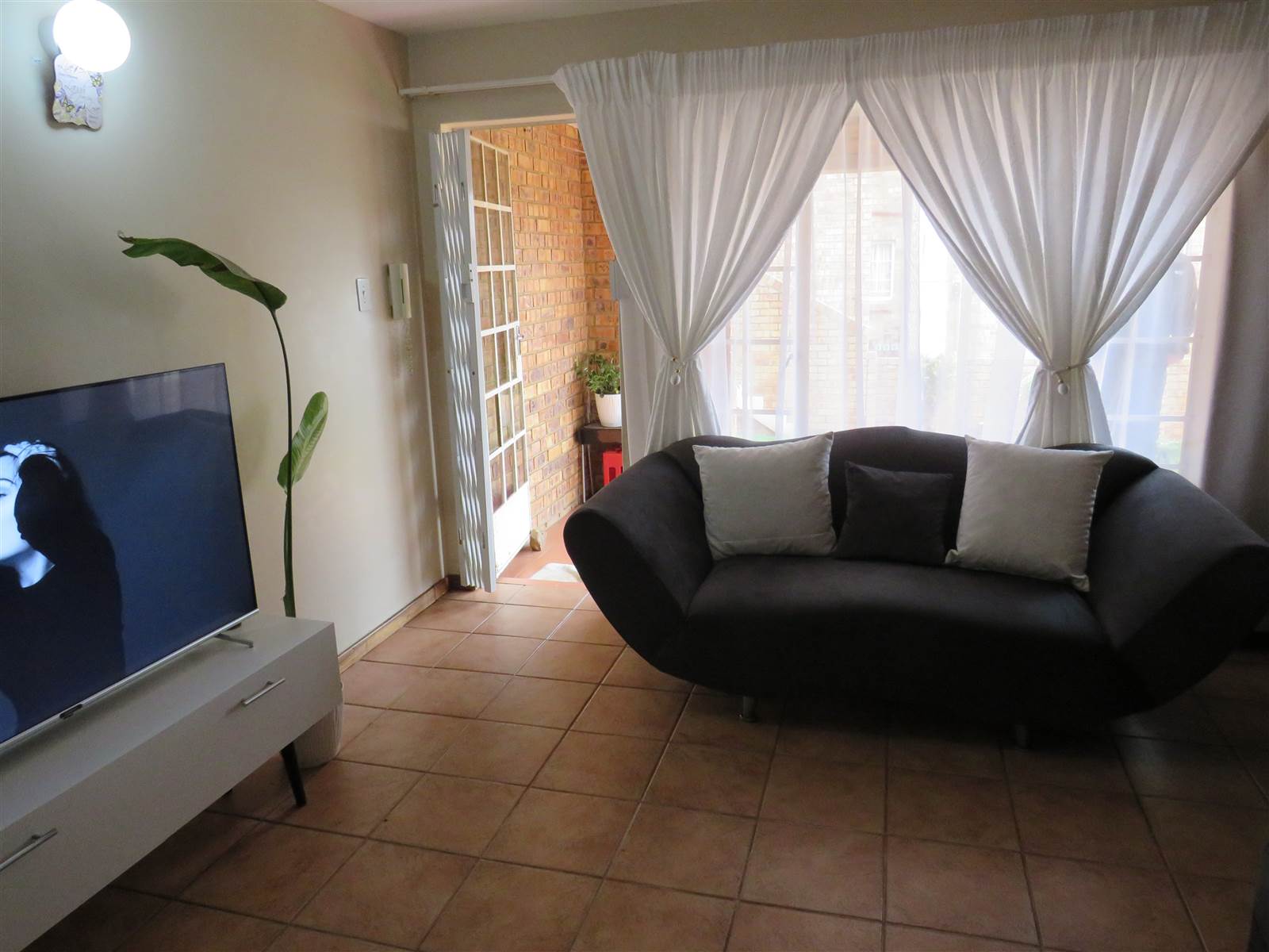 2 Bed Simplex in Highveld photo number 5